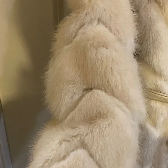 VINTAGE WHITE MINK AND LEATHER COAT - Picture 4 of 15
